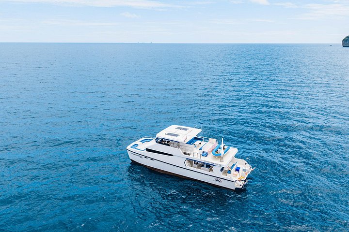 Luxe catamaran cruise naar Phi Phi, Maya Bay en Maithon eiland vanuit Phuket, foto 21 | wizardtrip