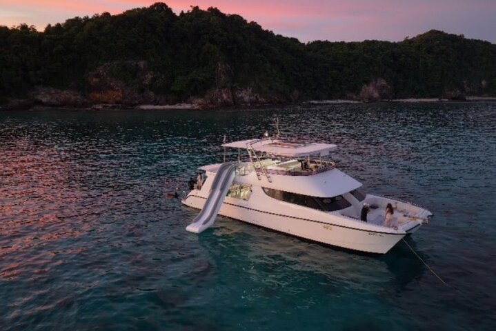 Luxe catamaran cruise naar Phi Phi, Maya Bay en Maithon eiland vanuit Phuket, foto 26 | wizardtrip