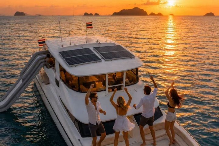 Luxe catamaran cruise naar Phi Phi, Maya Bay en Maithon eiland vanuit Phuket, foto 33 | wizardtrip