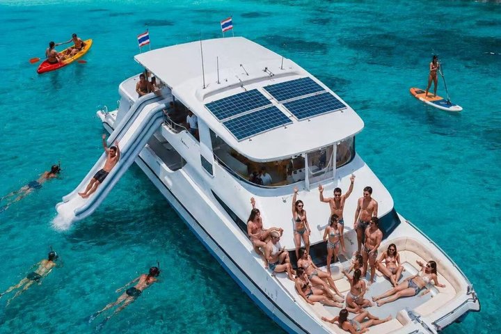 Luxe catamaran cruise naar Phi Phi, Maya Bay en Maithon eiland vanuit Phuket, foto 34 | wizardtrip