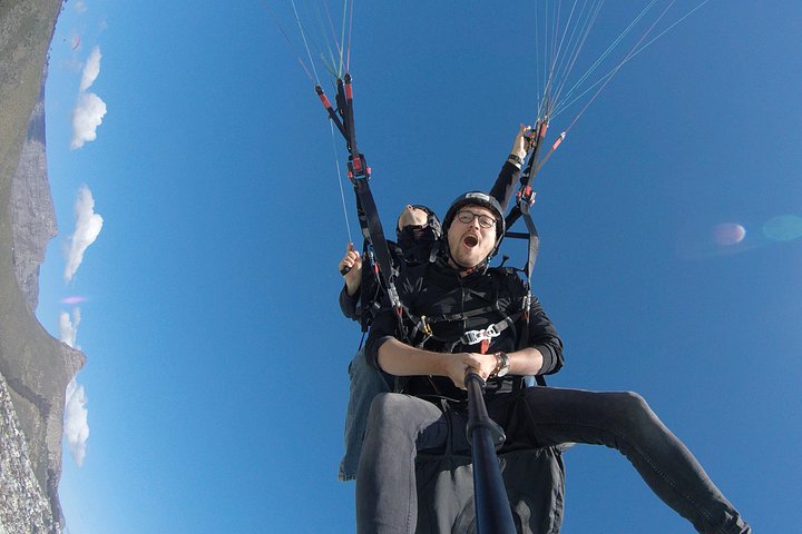 Vivez le parapente en tandem au-dessus des sites emblématiques du Cap comme Lion's Head et Signal Hill, photo 8 | wizardtrip