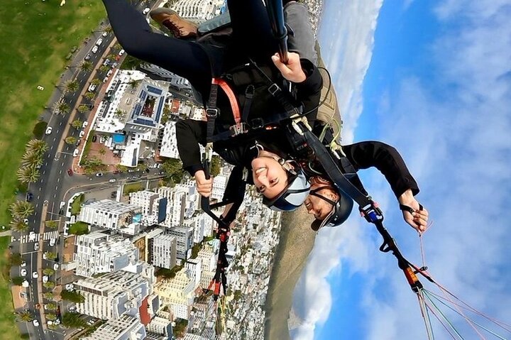 Vivez le parapente en tandem au-dessus des sites emblématiques du Cap comme Lion's Head et Signal Hill, photo 9 | wizardtrip