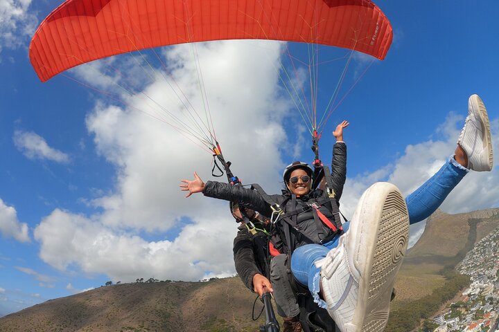 Vivez le parapente en tandem au-dessus des sites emblématiques du Cap comme Lion's Head et Signal Hill, photo 12 | wizardtrip