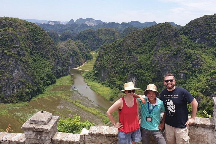 Excursion d'une journée pittoresque à Ninh Binh depuis Hanoï, avec balades en bateau, sites anciens et vélo à la campagne, photo 8 | wizardtrip
