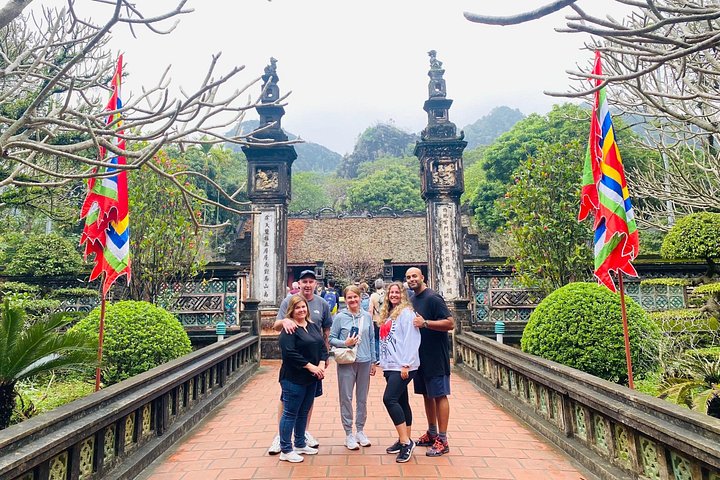 Excursion d'une journée pittoresque à Ninh Binh depuis Hanoï, avec balades en bateau, sites anciens et vélo à la campagne, photo 21 | wizardtrip