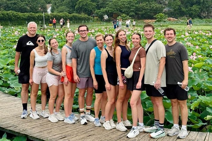 Excursion d'une journée pittoresque à Ninh Binh depuis Hanoï, avec balades en bateau, sites anciens et vélo à la campagne, photo 30 | wizardtrip