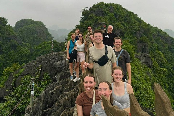 Excursion d'une journée pittoresque à Ninh Binh depuis Hanoï, avec balades en bateau, sites anciens et vélo à la campagne, photo 32 | wizardtrip