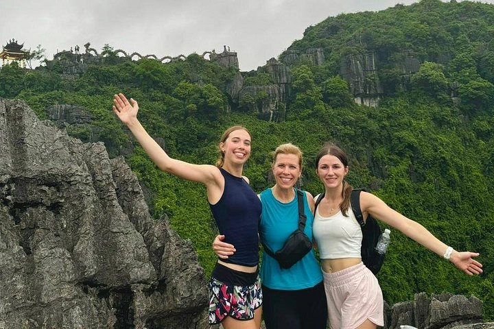 Excursion d'une journée pittoresque à Ninh Binh depuis Hanoï, avec balades en bateau, sites anciens et vélo à la campagne, photo 38 | wizardtrip