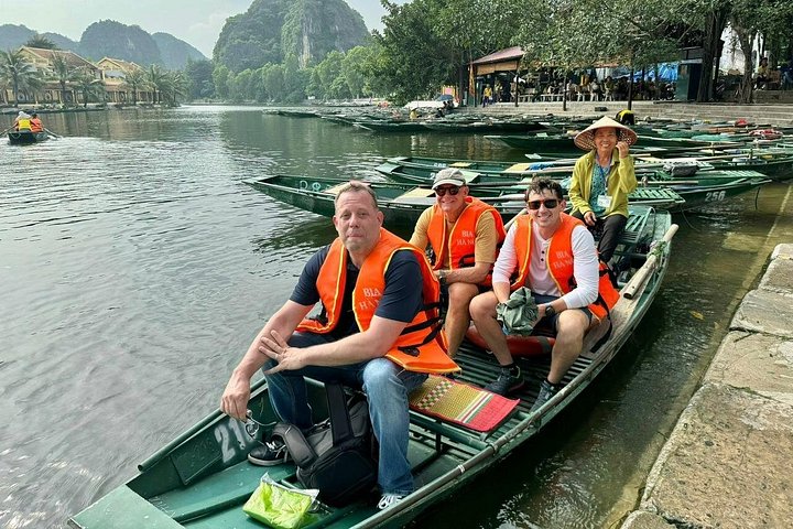 Excursion d'une journée pittoresque à Ninh Binh depuis Hanoï, avec balades en bateau, sites anciens et vélo à la campagne, photo 40 | wizardtrip