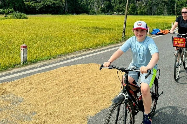Excursion d'une journée pittoresque à Ninh Binh depuis Hanoï, avec balades en bateau, sites anciens et vélo à la campagne, photo 42 | wizardtrip