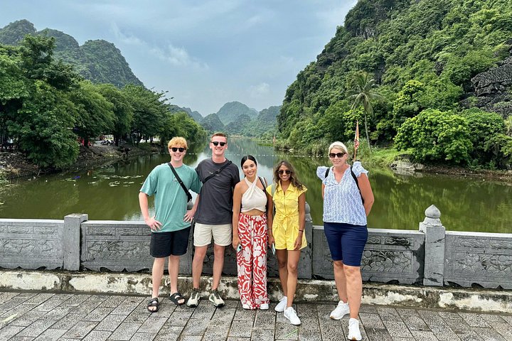 Excursion d'une journée pittoresque à Ninh Binh depuis Hanoï, avec balades en bateau, sites anciens et vélo à la campagne, photo 43 | wizardtrip