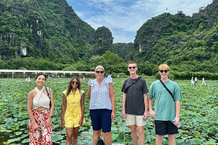 Excursion d'une journée pittoresque à Ninh Binh depuis Hanoï, avec balades en bateau, sites anciens et vélo à la campagne, photo 44 | wizardtrip