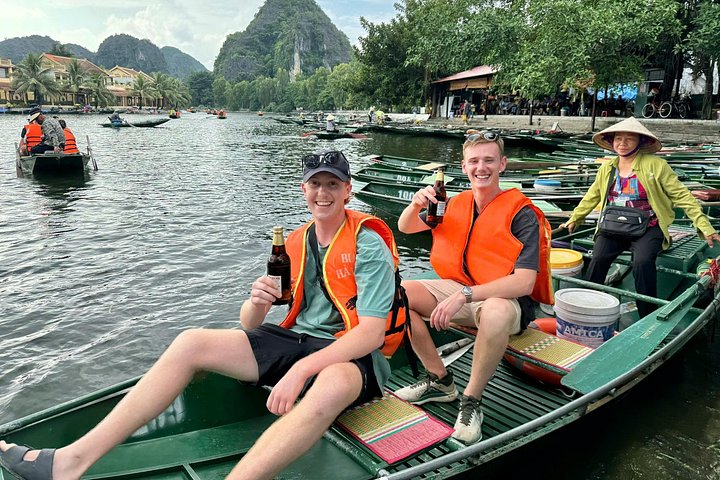 Excursion d'une journée pittoresque à Ninh Binh depuis Hanoï, avec balades en bateau, sites anciens et vélo à la campagne, photo 46 | wizardtrip