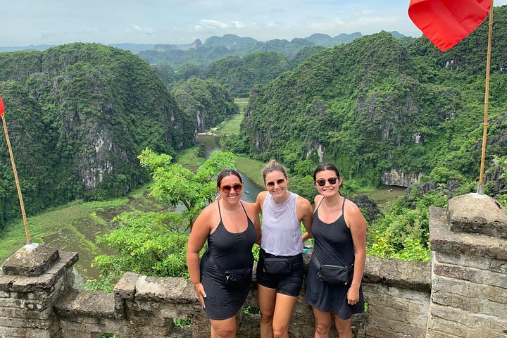 Excursion d'une journée pittoresque à Ninh Binh depuis Hanoï, avec balades en bateau, sites anciens et vélo à la campagne, photo 47 | wizardtrip