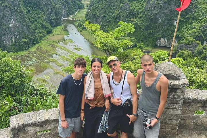 Excursion d'une journée pittoresque à Ninh Binh depuis Hanoï, avec balades en bateau, sites anciens et vélo à la campagne, photo 49 | wizardtrip