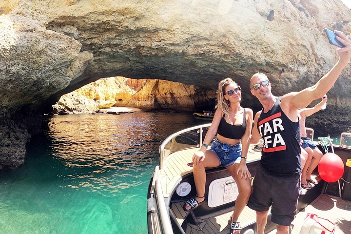 Katamankryssning som utforskar Benagilklipporna och Algarvekusten i Portimão, Portugal, foto 8 | wizardtrip
