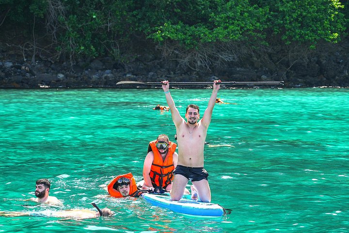 Speedboot tour naar Phi Phi Islands en Maya Bay vanuit Phuket, Thailand, met prachtige stranden en helder water, foto 6 | wizardtrip