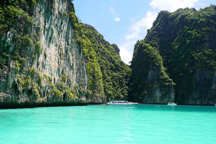 Speedboot tour naar Phi Phi Islands en Maya Bay vanuit Phuket, Thailand, met prachtige stranden en helder water, foto 7 | wizardtrip