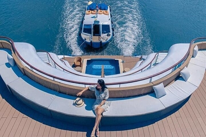 Overnachtingscruise-avontuur in Halong Bay, Vietnam, met kalkstenen karsts, grotten en activiteiten, foto 7 | wizardtrip
