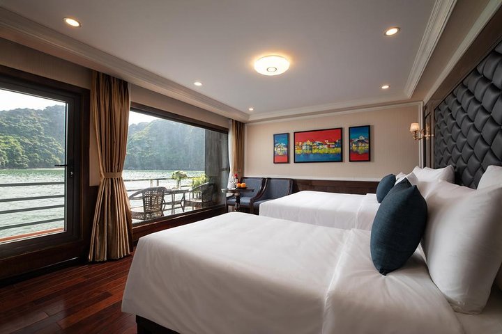 Overnachtingscruise-avontuur in Halong Bay, Vietnam, met kalkstenen karsts, grotten en activiteiten, foto 17 | wizardtrip