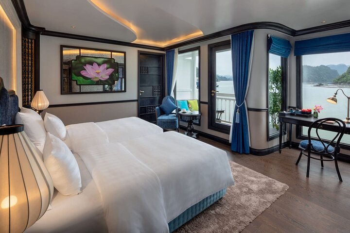 Overnachtingscruise-avontuur in Halong Bay, Vietnam, met kalkstenen karsts, grotten en activiteiten, foto 18 | wizardtrip