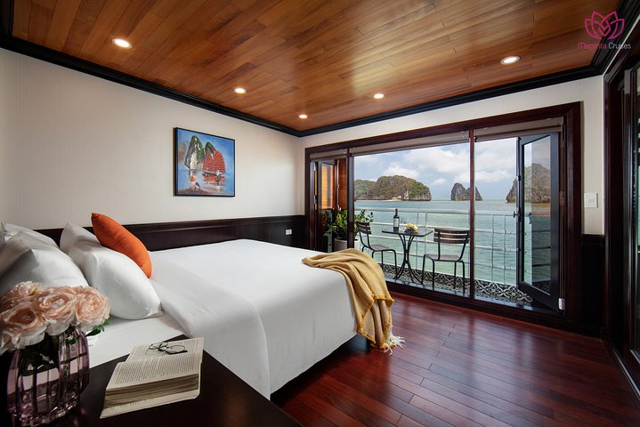 Overnachtingscruise-avontuur in Halong Bay, Vietnam, met kalkstenen karsts, grotten en activiteiten, foto 21 | wizardtrip