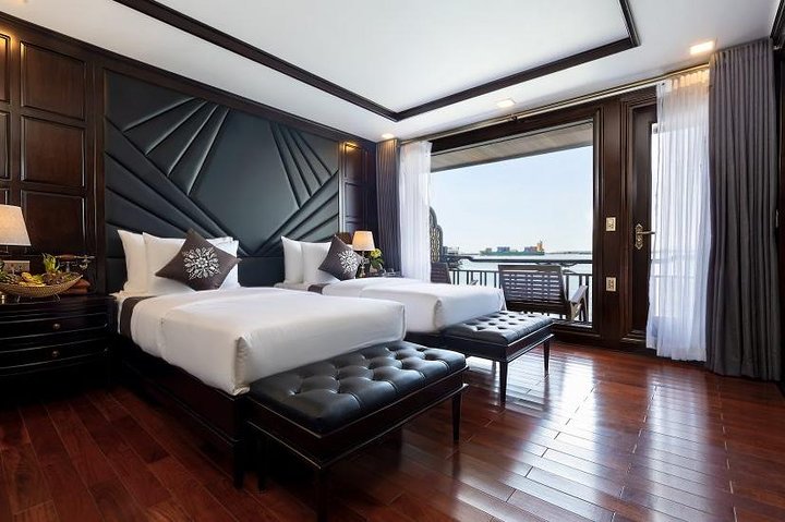 Overnachtingscruise-avontuur in Halong Bay, Vietnam, met kalkstenen karsts, grotten en activiteiten, foto 22 | wizardtrip
