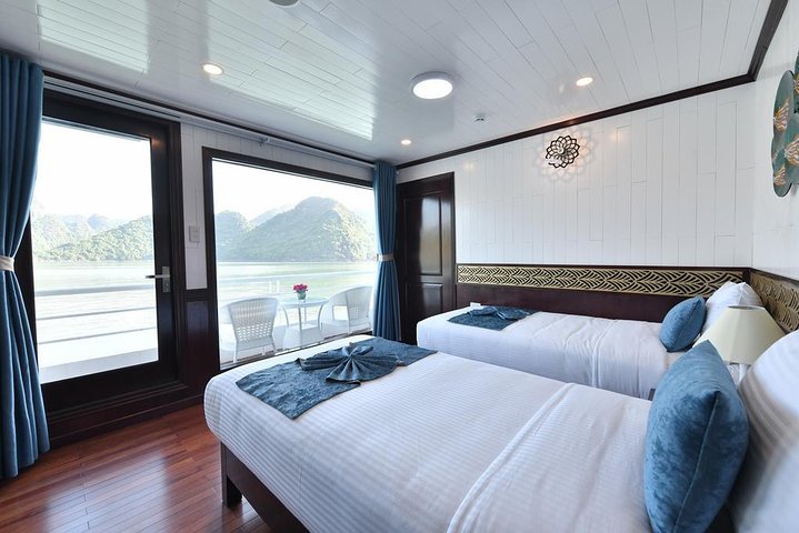 Overnachtingscruise-avontuur in Halong Bay, Vietnam, met kalkstenen karsts, grotten en activiteiten, foto 23 | wizardtrip