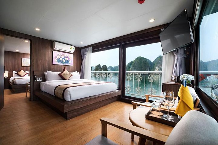 Overnachtingscruise-avontuur in Halong Bay, Vietnam, met kalkstenen karsts, grotten en activiteiten, foto 30 | wizardtrip