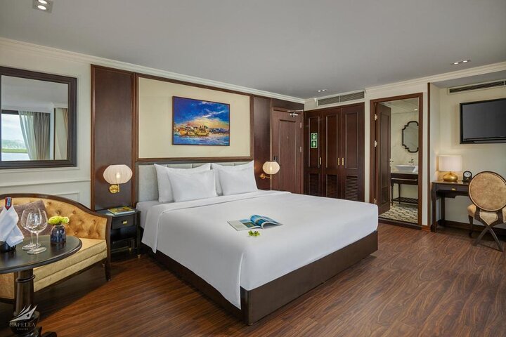 Overnachtingscruise-avontuur in Halong Bay, Vietnam, met kalkstenen karsts, grotten en activiteiten, foto 32 | wizardtrip