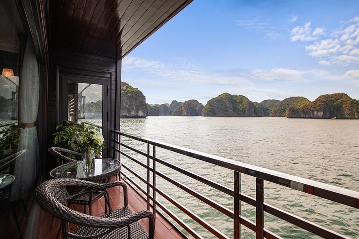 Overnachtingscruise-avontuur in Halong Bay, Vietnam, met kalkstenen karsts, grotten en activiteiten, foto 34 | wizardtrip