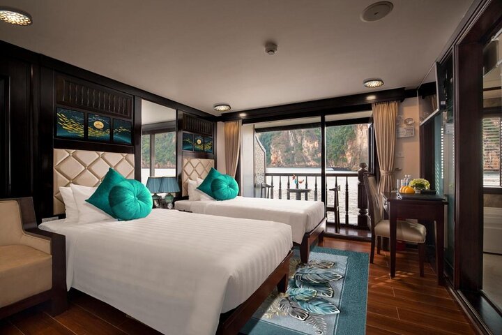 Overnachtingscruise-avontuur in Halong Bay, Vietnam, met kalkstenen karsts, grotten en activiteiten, foto 35 | wizardtrip