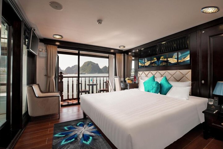 Overnachtingscruise-avontuur in Halong Bay, Vietnam, met kalkstenen karsts, grotten en activiteiten, foto 36 | wizardtrip