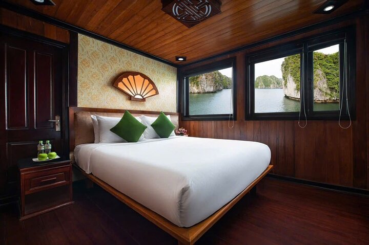Overnachtingscruise-avontuur in Halong Bay, Vietnam, met kalkstenen karsts, grotten en activiteiten, foto 42 | wizardtrip