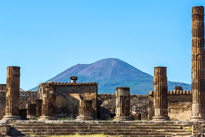 Pompeii Exclusive Tour with your Archaeologist in a Small Group | wizardtrip