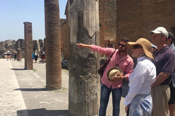 Door archeoloog geleide kleine groepstour die oude Romeinse ruïnes in Pompeii, Italië, verkent, foto 11 | wizardtrip