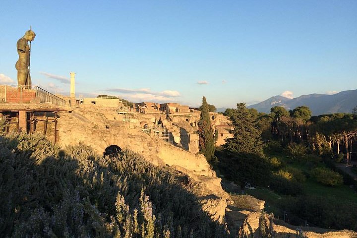 Door archeoloog geleide kleine groepstour die oude Romeinse ruïnes in Pompeii, Italië, verkent, foto 13 | wizardtrip