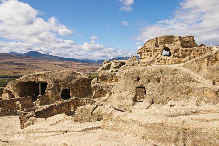 バクーのゴブスタンとアブシェロン地域を巡る歴史ツアーで、古代のペトログリフ、泥火山、火の寺院を探検しましょう、写真7 | wizardtrip
