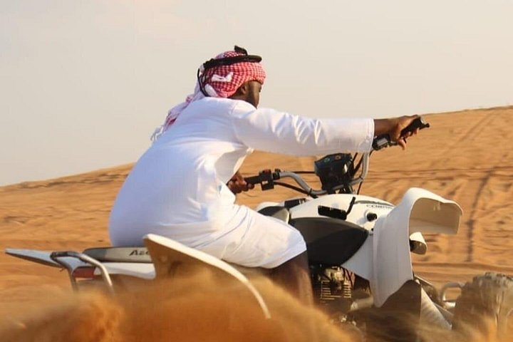 Oplev en spændende VIP-ørkensafari i Dubai med sandkørsel, quad biking, kamelture og kulturelle shows, foto 13 | wizardtrip