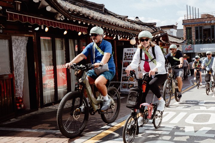 Seoul Like a Local: E-Bike Tour met Verborgen Parels & Koreaans Eten | wizardtrip