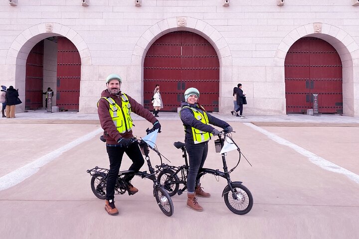 Balade à vélo électrique dans les rues historiques de Séoul, visite de palais, marchés et temples, photo 11 | wizardtrip
