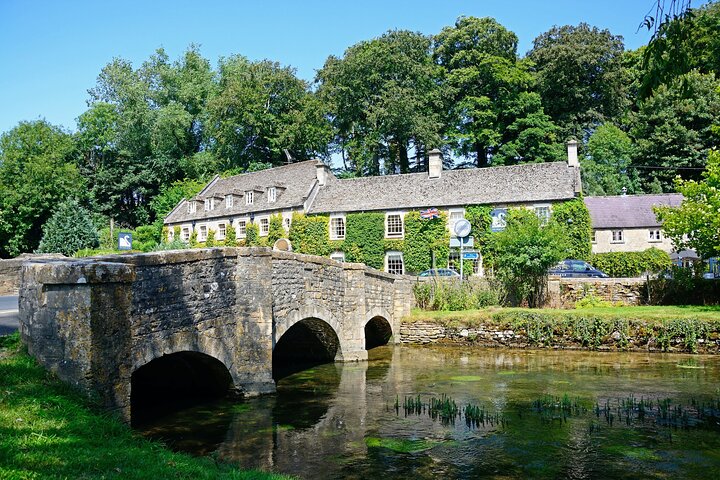 Small group tour exploring the charming villages and countryside of the Cotswolds from London, photo 6 | wizardtrip