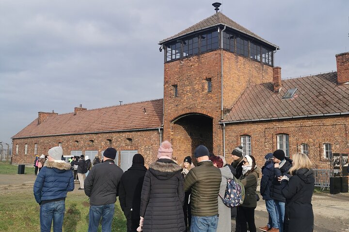 Geführte Tour von Krakau nach Auschwitz-Birkenau mit Transfer und Ticket | wizardtrip