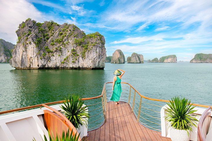Luksuriøst velværecruise som navigerer de fantastiske kalksteinskarstene i Ha Long Bay, Vietnam, foto 9 | wizardtrip