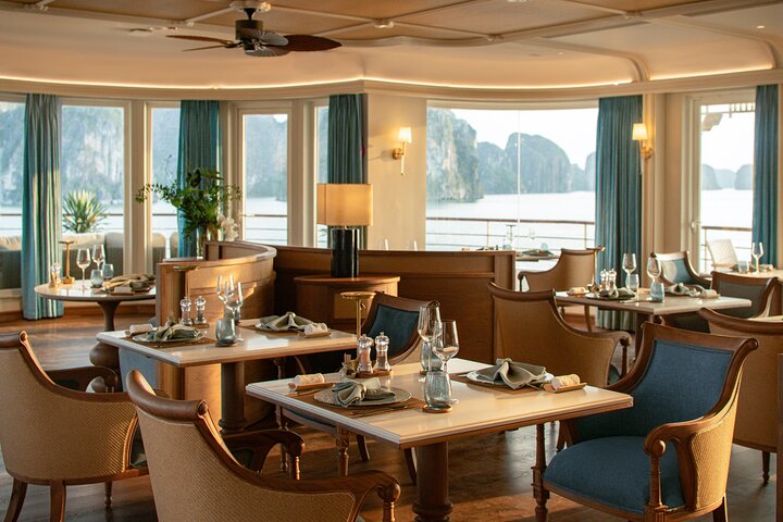 Luksuriøst velværecruise som navigerer de fantastiske kalksteinskarstene i Ha Long Bay, Vietnam, foto 25 | wizardtrip