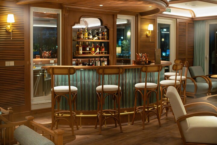 Luksuriøst velværecruise som navigerer de fantastiske kalksteinskarstene i Ha Long Bay, Vietnam, foto 27 | wizardtrip