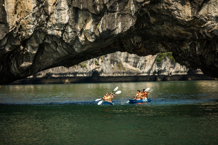 Mooie cruise door Ha Long Bay en Lan Ha Bay met kajakken en culturele activiteiten, foto 27 | wizardtrip
