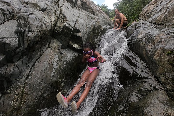 Explore as cascatas, o escorrega aquático e as trilhas exuberantes da Floresta Tropical El Yunque num passeio guiado a partir de San Juan, foto 13 | wizardtrip