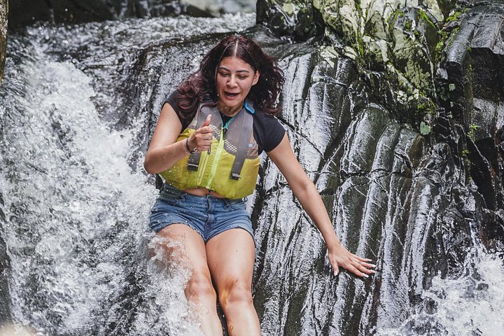Explore as cascatas, o escorrega aquático e as trilhas exuberantes da Floresta Tropical El Yunque num passeio guiado a partir de San Juan, foto 25 | wizardtrip