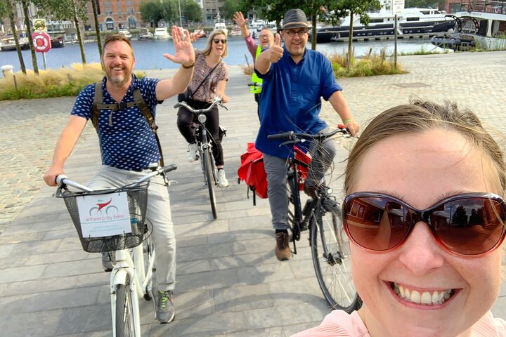 Guided Bike Tour: 2 Hours Highlights of Antwerp | wizardtrip